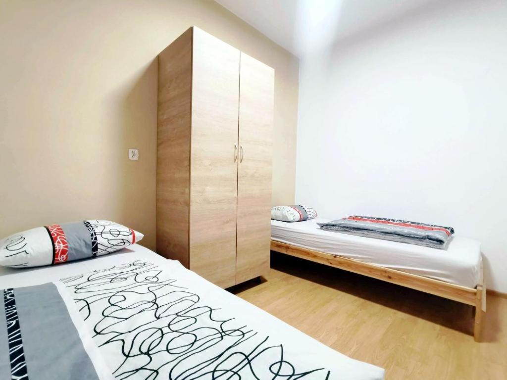 Guest House *